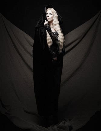 If It S Hip It S Here Archives Claudia Schiffer Bares Baby Bump Nude Clothed For Karl