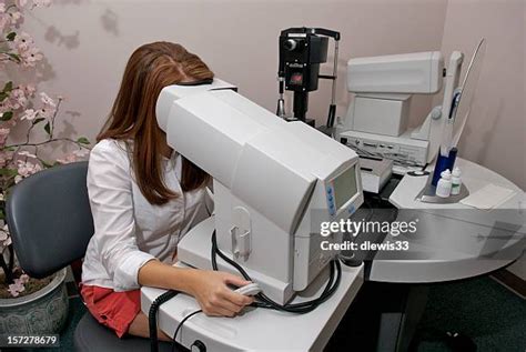 Peripheral Vision Test Photos and Premium High Res Pictures - Getty Images