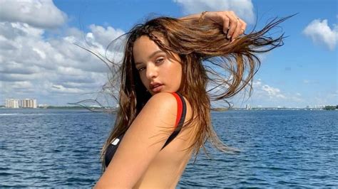 Rosalía disfruta el verano en bikini y estas son las fotos de las que todo el mundo habla El