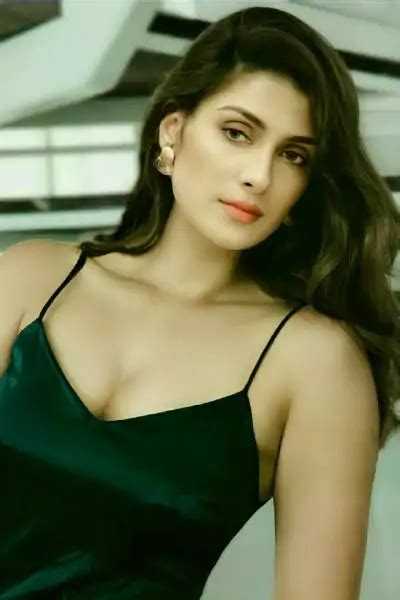 Ayeza Khan Top 20 Hot Pics And Photo