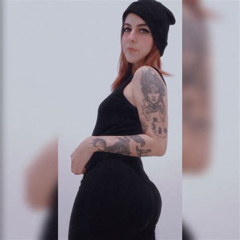 Do I Look Good Even If I M Not Naked R Emogirls