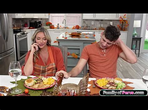 Une belle mère aux gros seins baise enfin son beau fils XVIDEOS