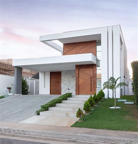 Fachadas De Casas Térreas Modernas Com Pé Direito Alto - Fachada de casa térrea com pé direito alto e viga aérea + painel ripado ...