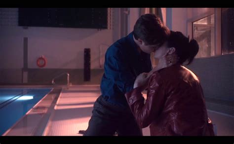 Abigail Winter Krysten Ritter Lesbian Scene In Orphan Black Echoes Aznude