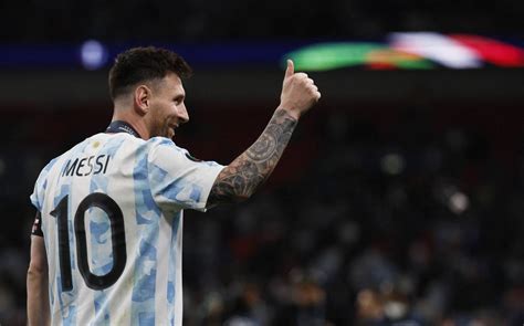 Festejo De Ni O Por Estampa De Messi De Qatar Se Sale De Control