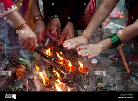 Devotees Offer Prayers Pashupatinath Temple Hi Res Stock Photography