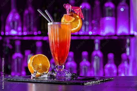 Foto Stock Sex On The Beach Cocktail Ice On Bar Counter In A Restaurant Pub Fresh Drink With