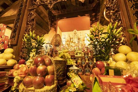 Den Nui Sua Buddhist Temple in Hanoi, Vietnam Editorial Photo - Image ...