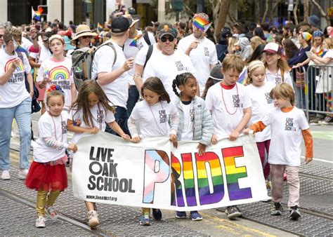 Participantes Da Parada Anual Do Orgulho Gay Em San Francisco Ca Foto De Stock Editorial