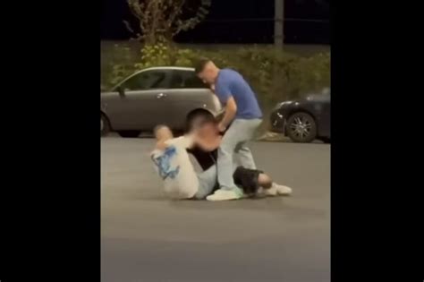 Pugni Calci E Cinghiate A Una Coppia Gay In Strada Il Video Dell Aggressione Omofoba A Roma