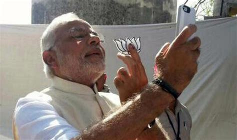 Narendra Modi Selfie Goes Viral On Twitter India