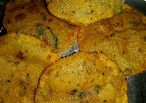 Aloo poori Recipe by Madhuri Singh - Cookpad