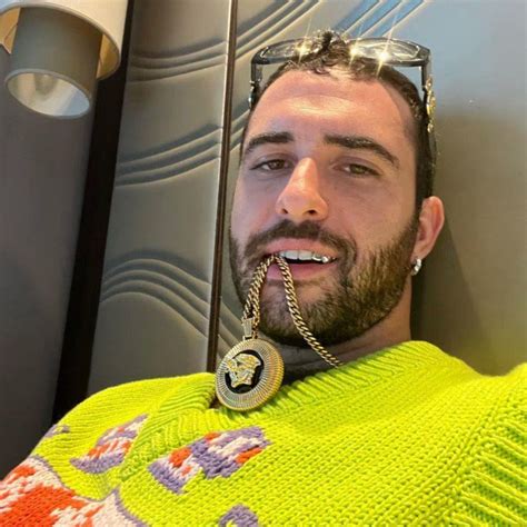 Jock on Twitter Lacteur ouvertement gay Jordan Firstman a fait son premier défilé et cétait