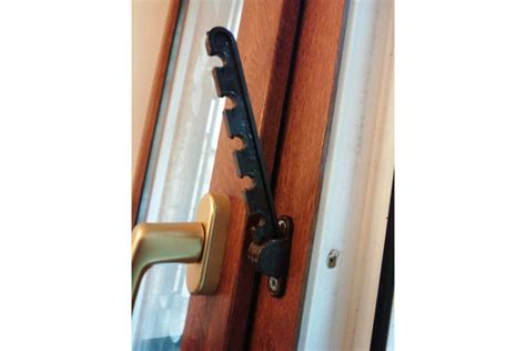 Ограничитель открывания пластикового окна Tech-Krep коричневый 148114 ...