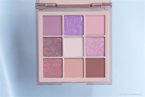 Huda Beauty Light Nude Obsessions Eyeshadow Palette