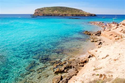 La Playa De Ibiza Que Parece Una Piscina Natural Infinita Cala Conta