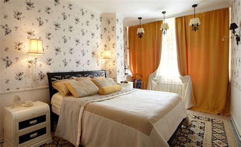 Спальня бра над кроватью - 92 фото