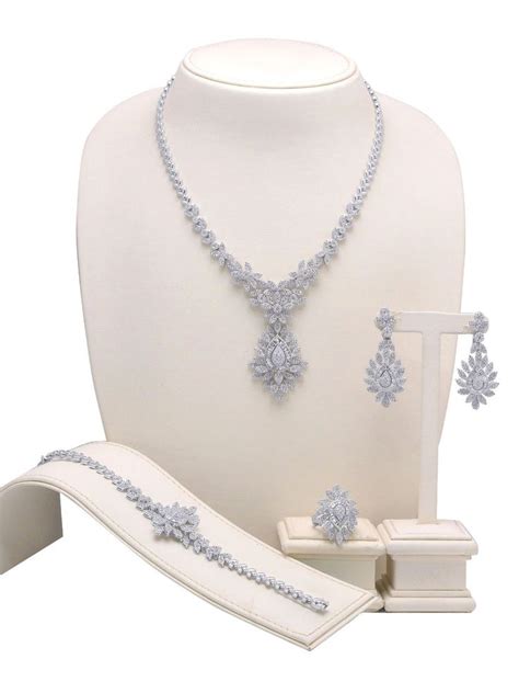 Pin By Zareh Dndlian On K Bride Jewelry Set Diamond Jewelry Set