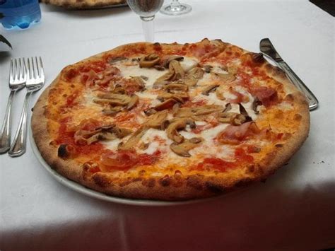 Best Pizza In Amalfi Town Visit Beautiful Italy