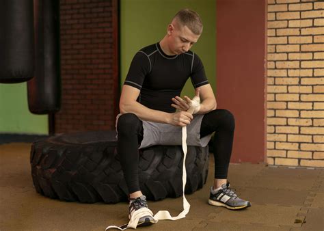 common injuries  lifting weights    prevent
