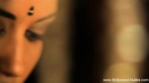 Beautiful And Sensual Indian Woman Loves To Get Nude