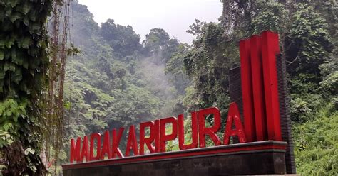 Gado Gadoku Keindahan Air Terjun Madakaripura