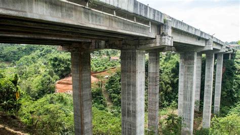 Foto Konstruksi Jembatan Cisomang Kurang Studi Geologis