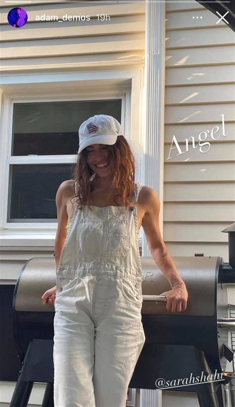 Adam Demos Sex Life Fou Amoureux De Sa Co Star Sarah Shahi Cette Nouvelle Photo Le Prouve
