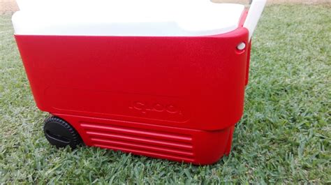 Igloo Hielera Con Ruedas Roja Nueva 53 Latas 38 Qts 880 00 En