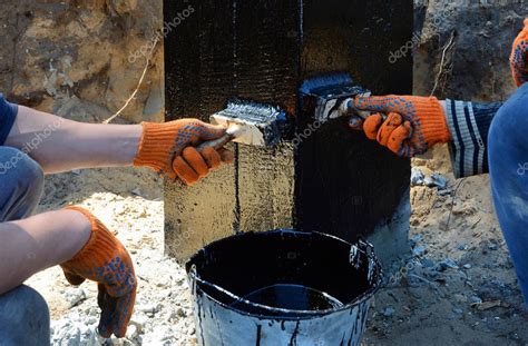 Trabajadores Contratistas Pintando Alquitr N De Carb N Negro O Bet N En