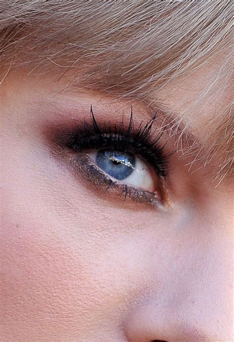 Taylor Swift eye makeup | Taylor swift, Mujer de mi vida, Sesion de fotos