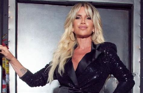 Florencia Pe A Bail Con Una Bikini Taparrabos Desde La Playa Y Les Hizo Un Pedido Especial A