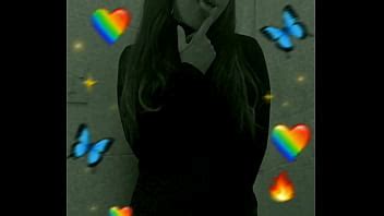 Estudiante tímida y linda se masturba a escondidas en el baño XVIDEOS