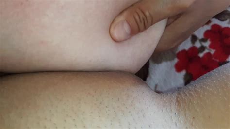 Сиськой ласкает мой клитор и я кончаю крупный план от первого лица IkaSmokS Free Porn