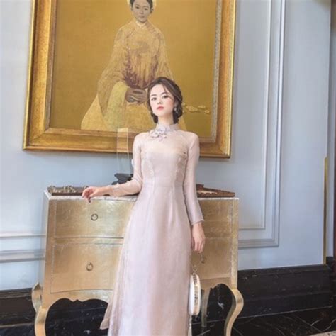 Mua Áo dài truyền thống Hứa Diễm màu nude thêu hoa chất tơ cao cấp LINN DESIGN kèm quần giá