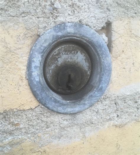 How The Fuck Is This Useful R Crappydesign