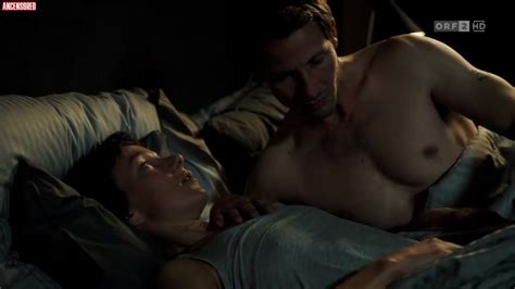 Naked Julia Koschitz In Balanceakt