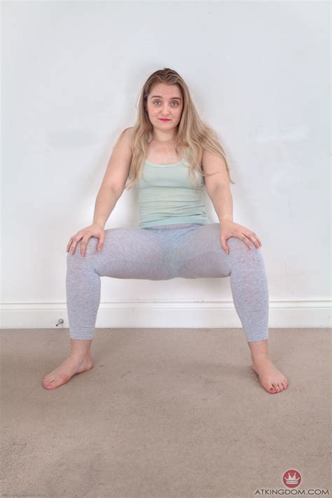 Chubby Babe Tamsin Riley Strips Fully Naked And Shows Off Her Very Hairy Pussy CoedCherry