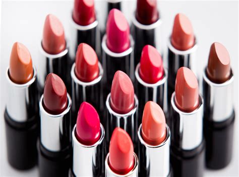 10 Fun Facts About Lipstick - The Weight She Carries