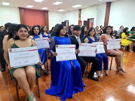 Entrega de certificados del curso de Formación en Auxiliares de