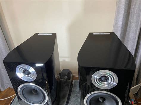 Heco Celan Revolution 3 Bookshelf Speakers Photo #4508372 - Canuck ...