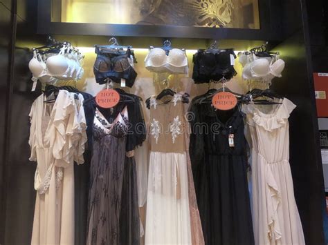 Magasin Sexy De Sous V Tements De Lingerie De Femmes Photo Stock Ditorial Image Du Artificiel