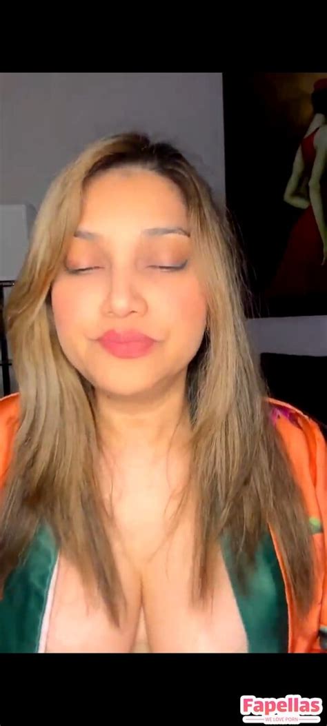 Sarah Azhari Aka Sazarita Nude Leaks Fapellas