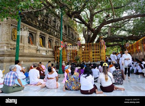 Mahabodhi temple bihar india hi-res stock photography and images - Alamy