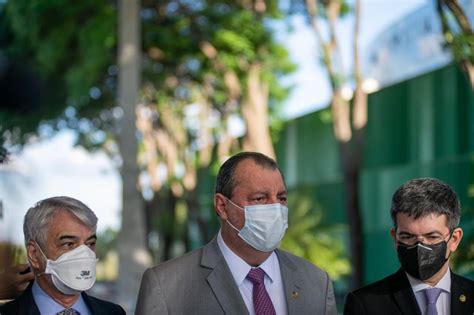 Senadores Entregam Relat Rio Da Cpi Da Covid A Fux Presidente Do Stf