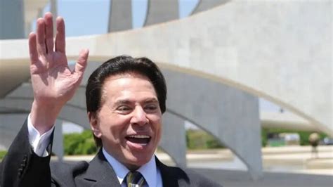 Fã publica foto de lápide de Silvio Santos enterrado em cemitério