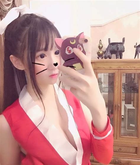 Hot girl Tik Tok Trung Quốc nửa triệu followers bị bóc mẽ mặt giả gia thế giả