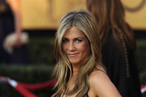 Why Jennifer Aniston Is Fed Up With Pregnancy Rumors Jennifer Aniston Huffington Post Column