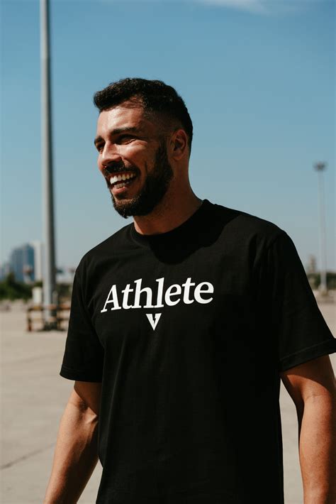 MOMENTUM 001 ATHLETE T-SHIRTS BLACK – VOLT