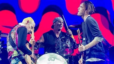 Josh Klinghoffer está decepcionado de los Red Hot chilli Peppers Oro Solo Hits 949 FM
